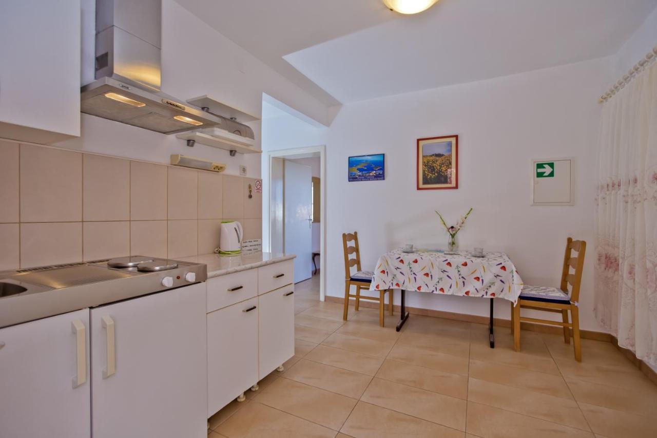 Apartments Hruban Хвар Екстериор снимка