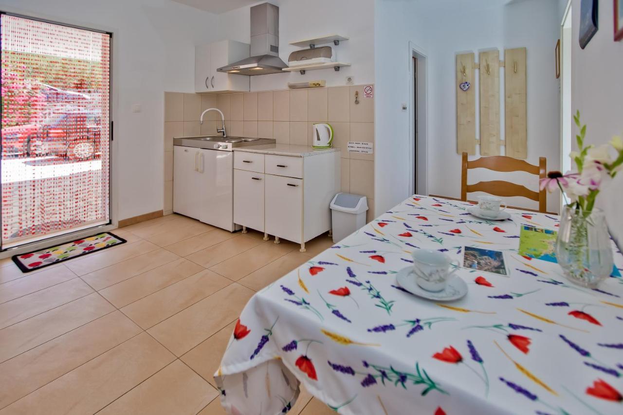 Apartments Hruban Хвар Екстериор снимка