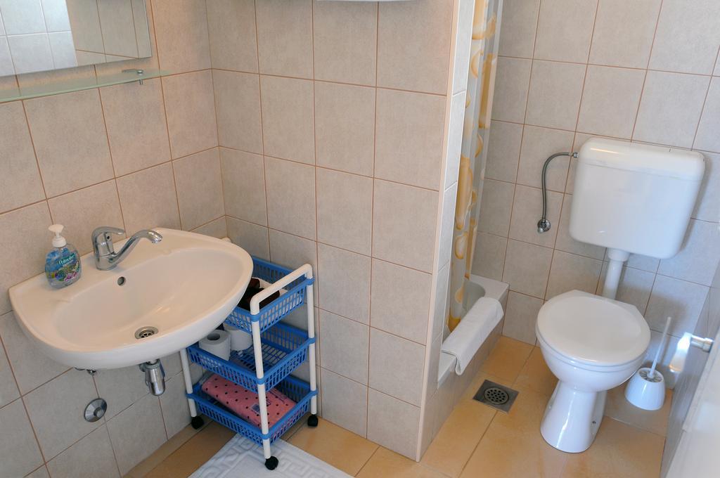 Apartments Hruban Хвар Стая снимка