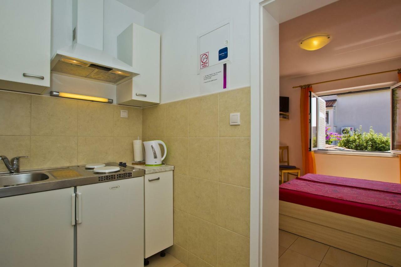 Apartments Hruban Хвар Екстериор снимка